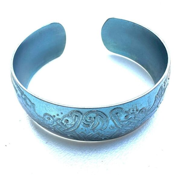 Grey open cuff bangle bracelet - Picture 7 of 7